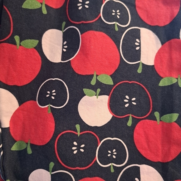 Gymboree girls size 5 Prep Club Apple design walking length shorts VGUC - Picture 2 of 4